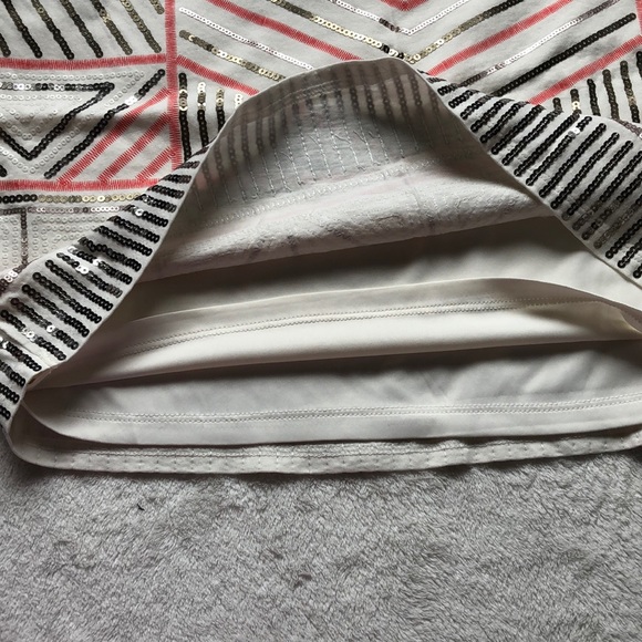 ☘️☘️ NWOT Express sequin mini skirt - Picture 7 of 8